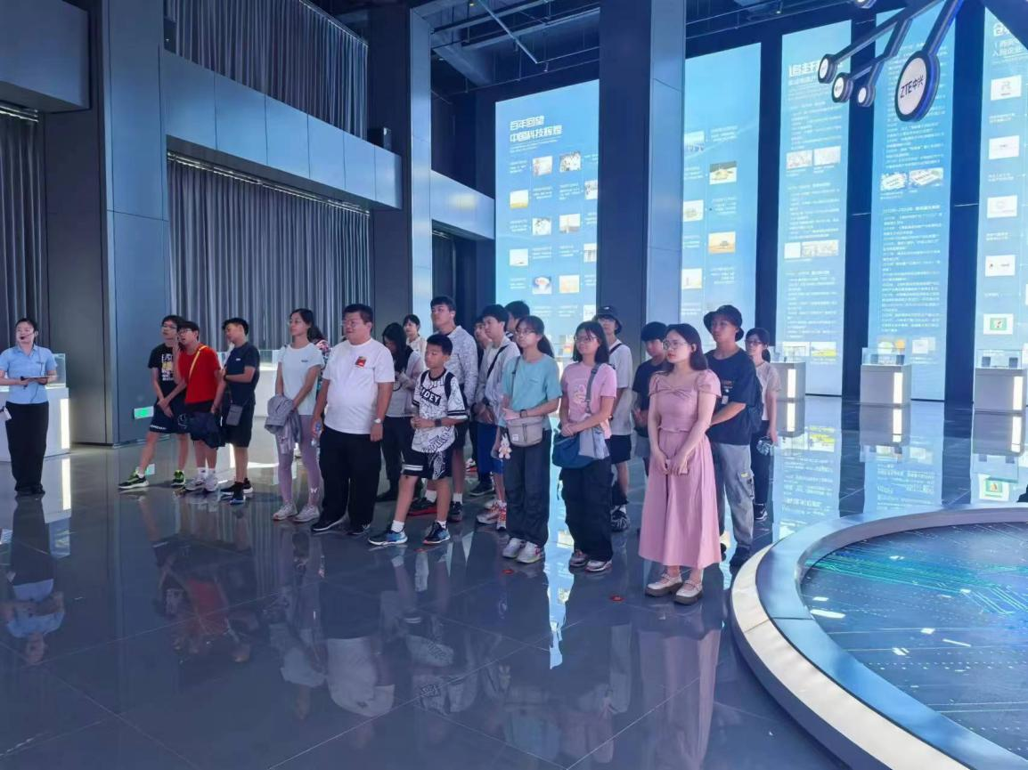 科創燃夢，文化筑橋—香港青年赴西電科技園進行科創及文化交流活動